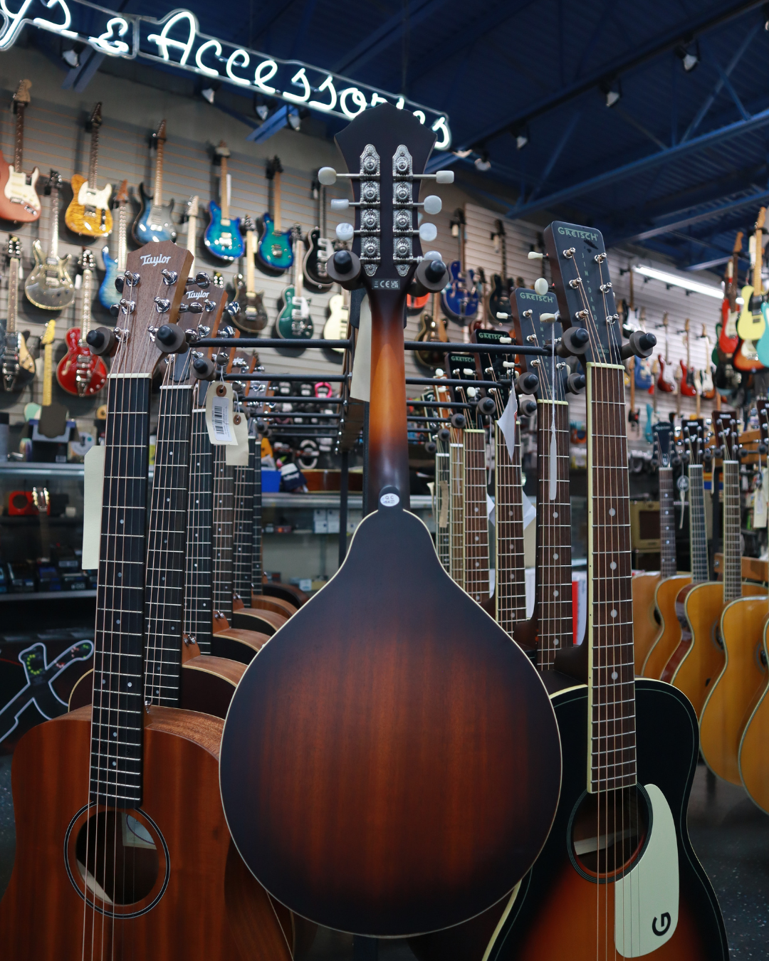 Fender 0970382337 PM-180E Mandolin, Walnut Fingerboard, Aged Cognac Burst