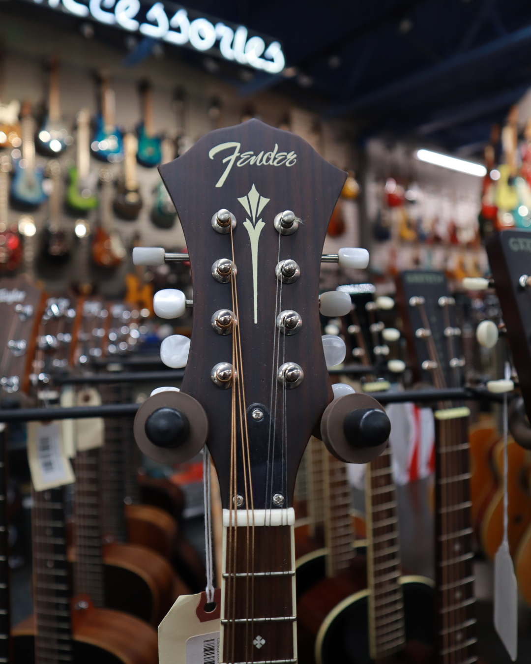 Fender 0970382337 PM-180E Mandolin, Walnut Fingerboard, Aged Cognac Burst