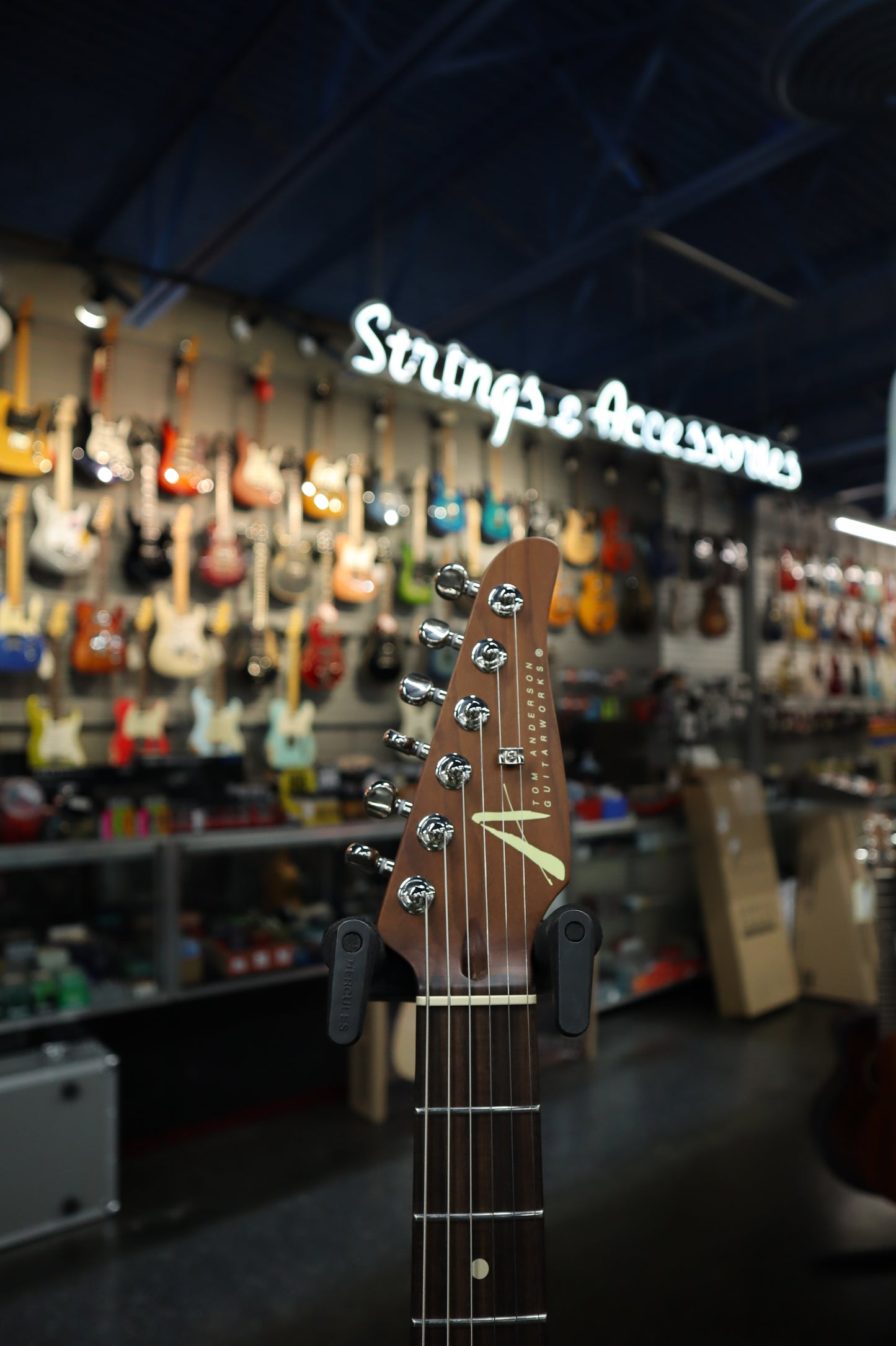 Tom Anderson top t icon- Natural Mocha/ guitar