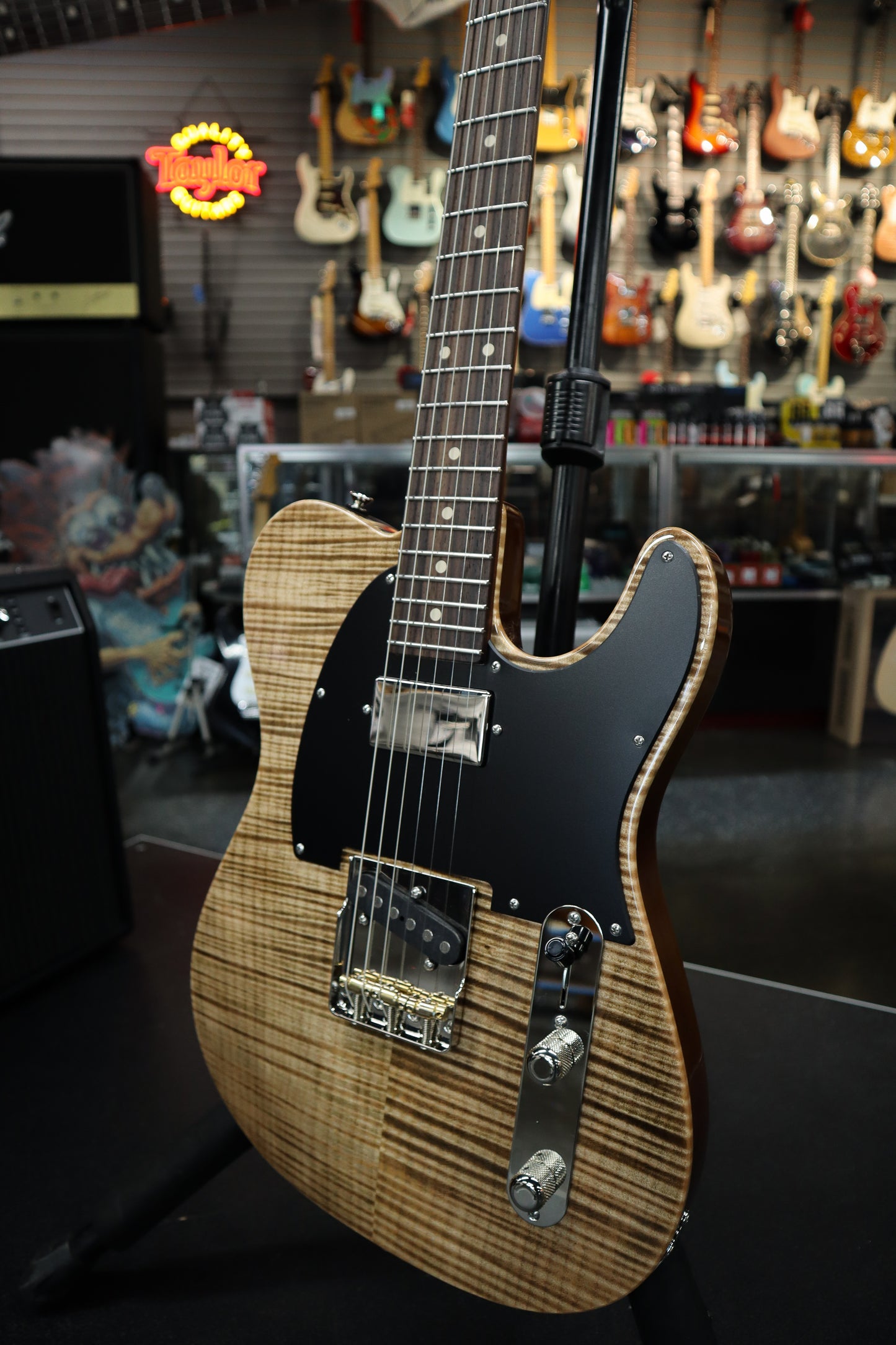 Tom Anderson top t icon- Natural Mocha/ guitar