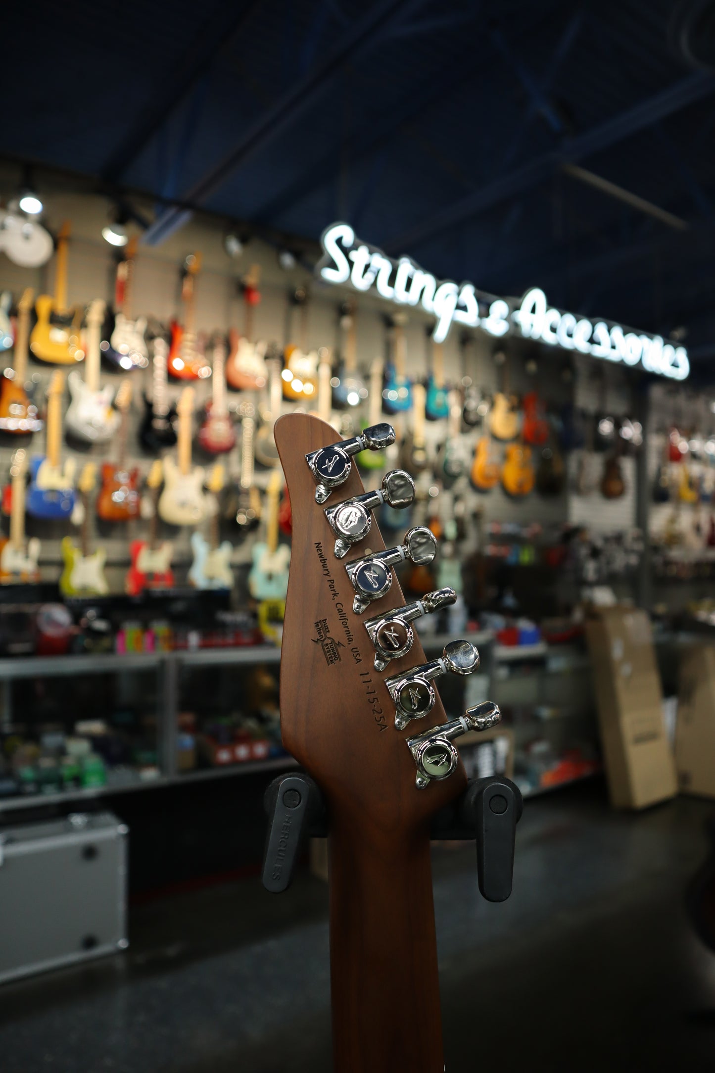 Tom Anderson top t icon- Natural Mocha/ guitar