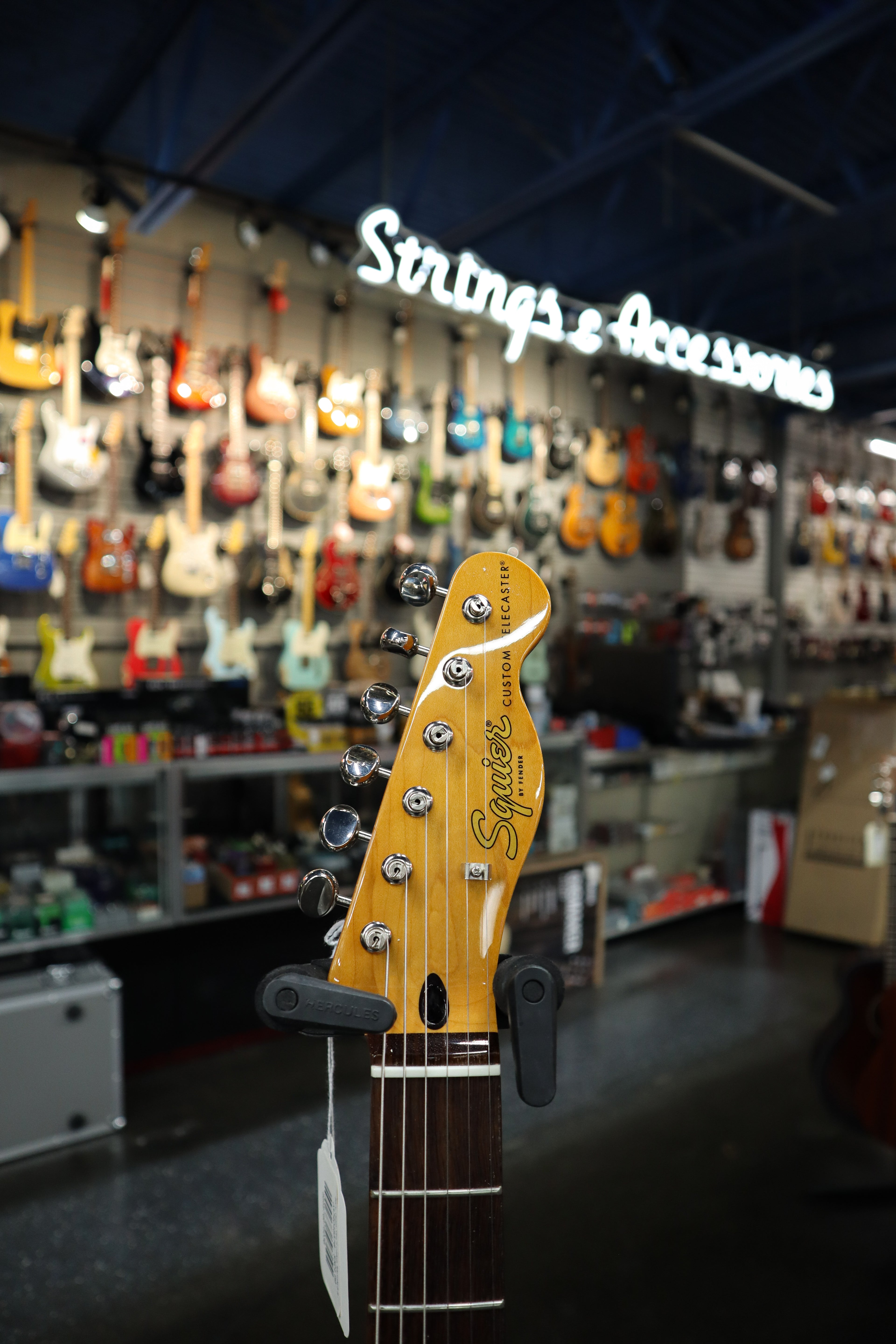 Squier Classic Vibe™ Custom Telecaster® SH with Bigsby, Parchment Pickguard, Aztec Gold