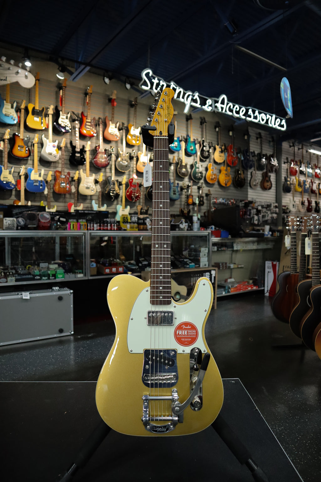 Squier Classic Vibe™ Custom Telecaster® SH with Bigsby, Parchment Pickguard, Aztec Gold