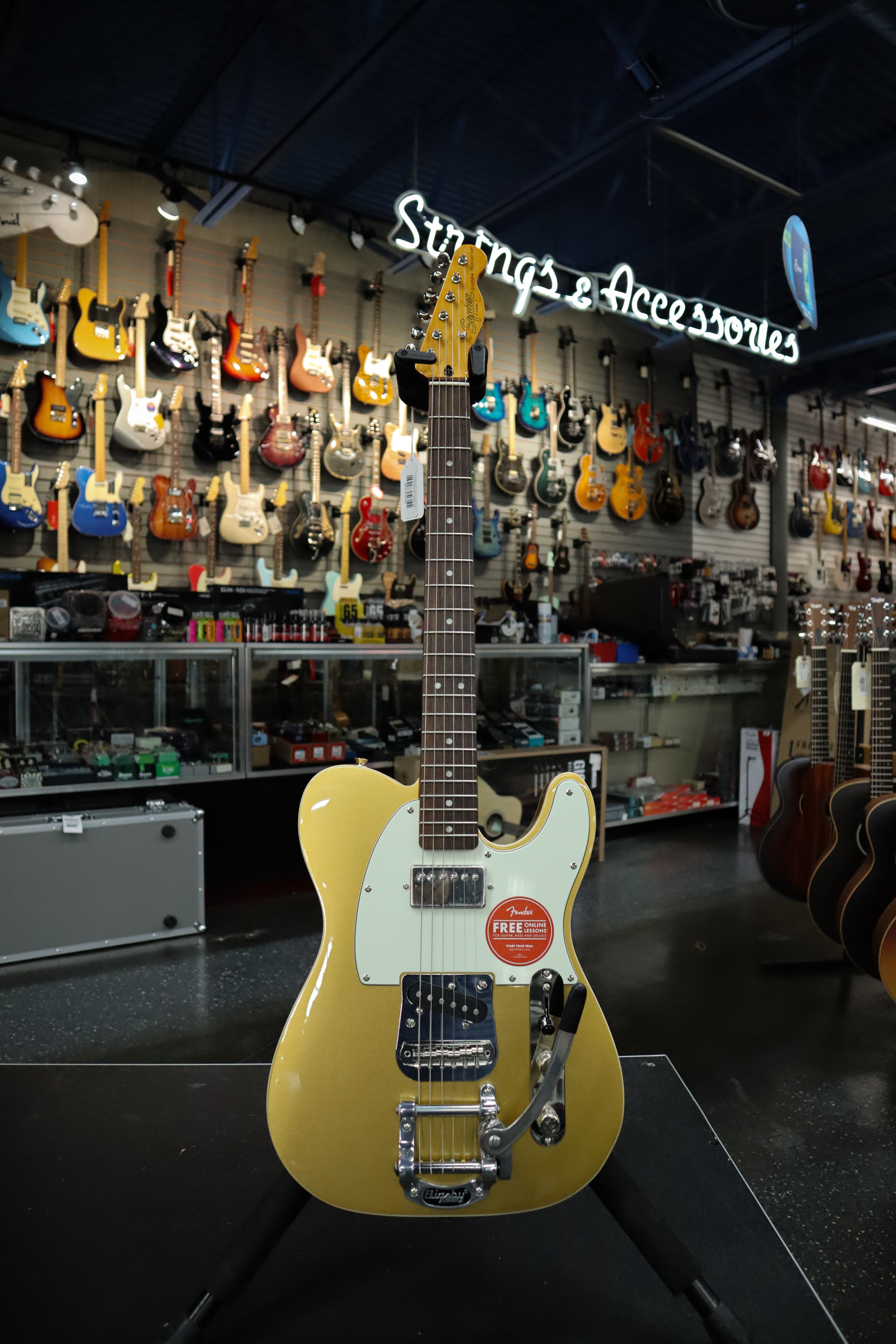 Squier Classic Vibe™ Custom Telecaster® SH with Bigsby, Parchment Pickguard, Aztec Gold