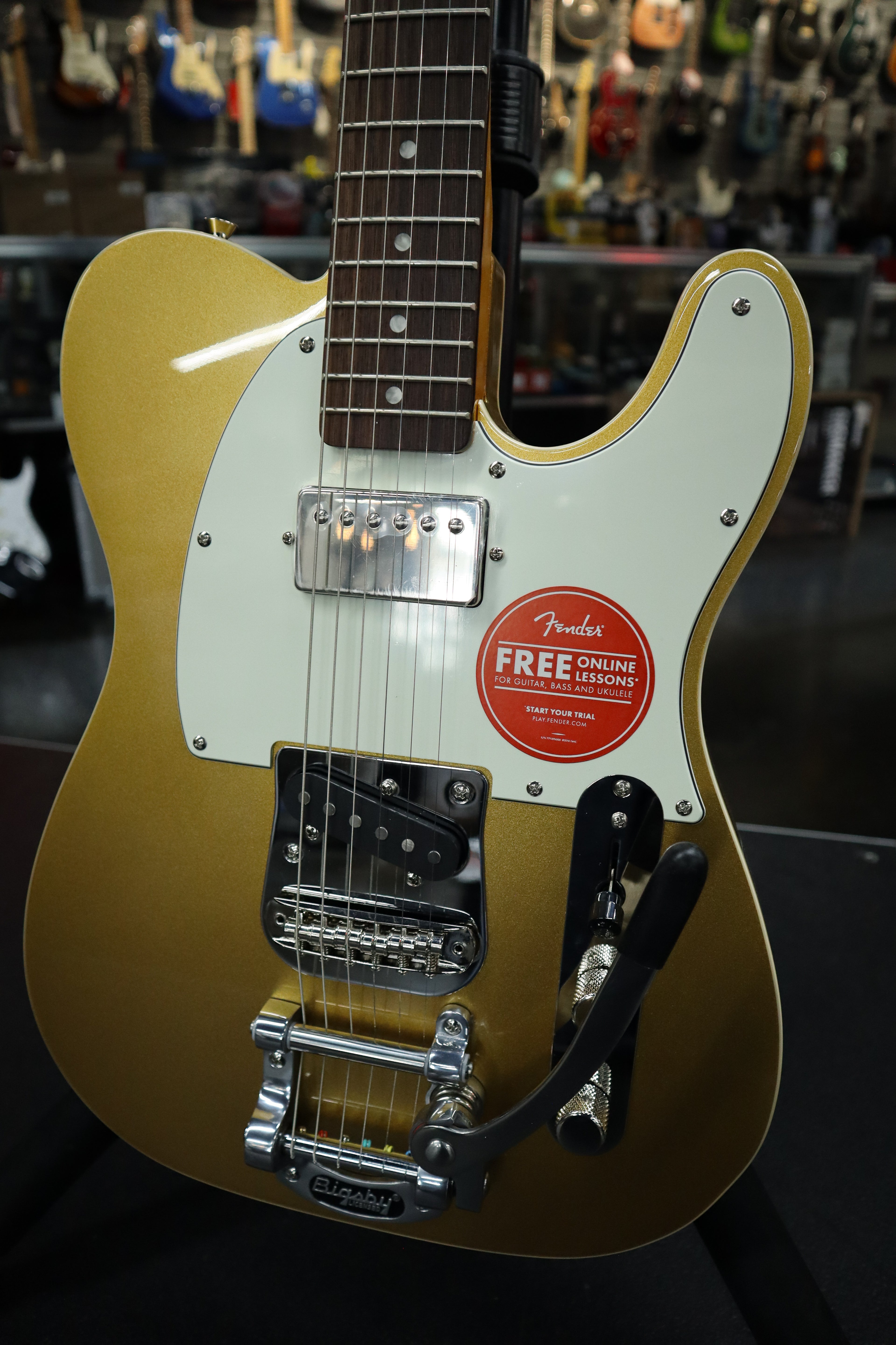 Squier Classic Vibe™ Custom Telecaster® SH with Bigsby, Parchment Pickguard, Aztec Gold