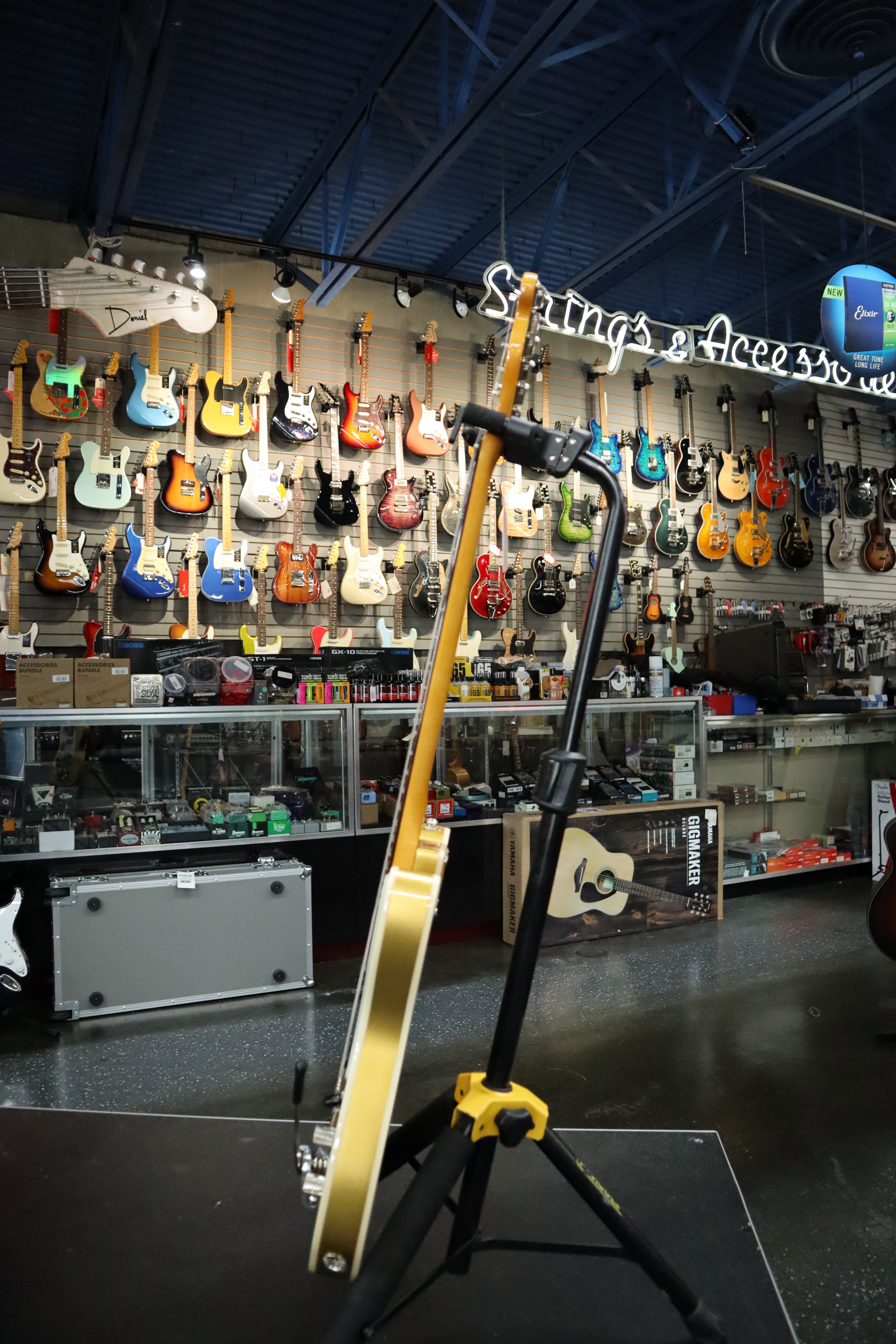Squier Classic Vibe™ Custom Telecaster® SH with Bigsby, Parchment Pickguard, Aztec Gold