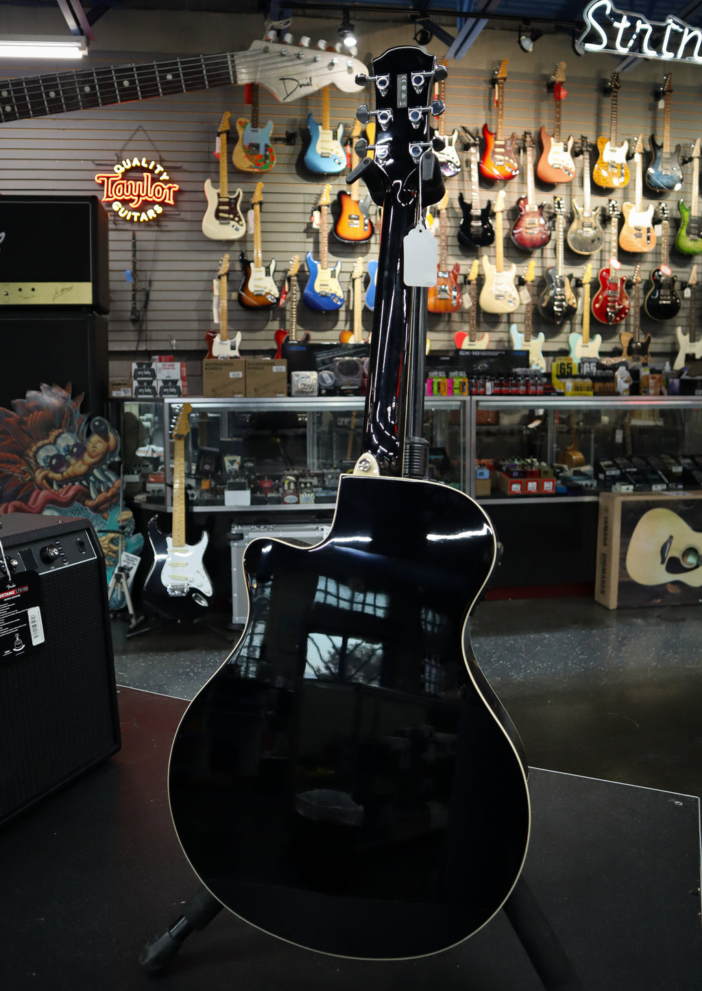 Yamaha APX600 Thinline Cutaway Acoustic-electric Guitar - Black
