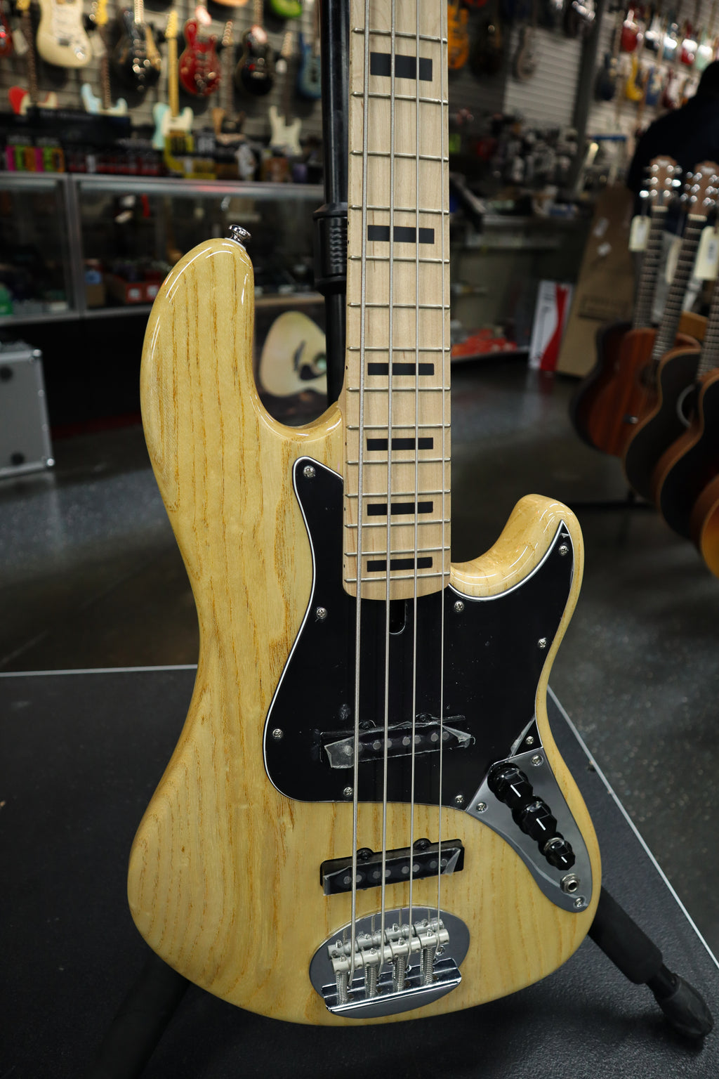 Lakland SKYLINEDJ4NTMP Skyline D Jones 4-Stg Bass MP FB