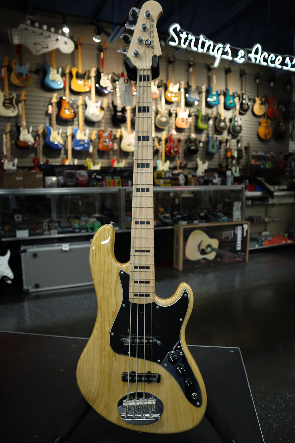 Lakland SKYLINEDJ4NTMP Skyline D Jones 4-Stg Bass MP FB