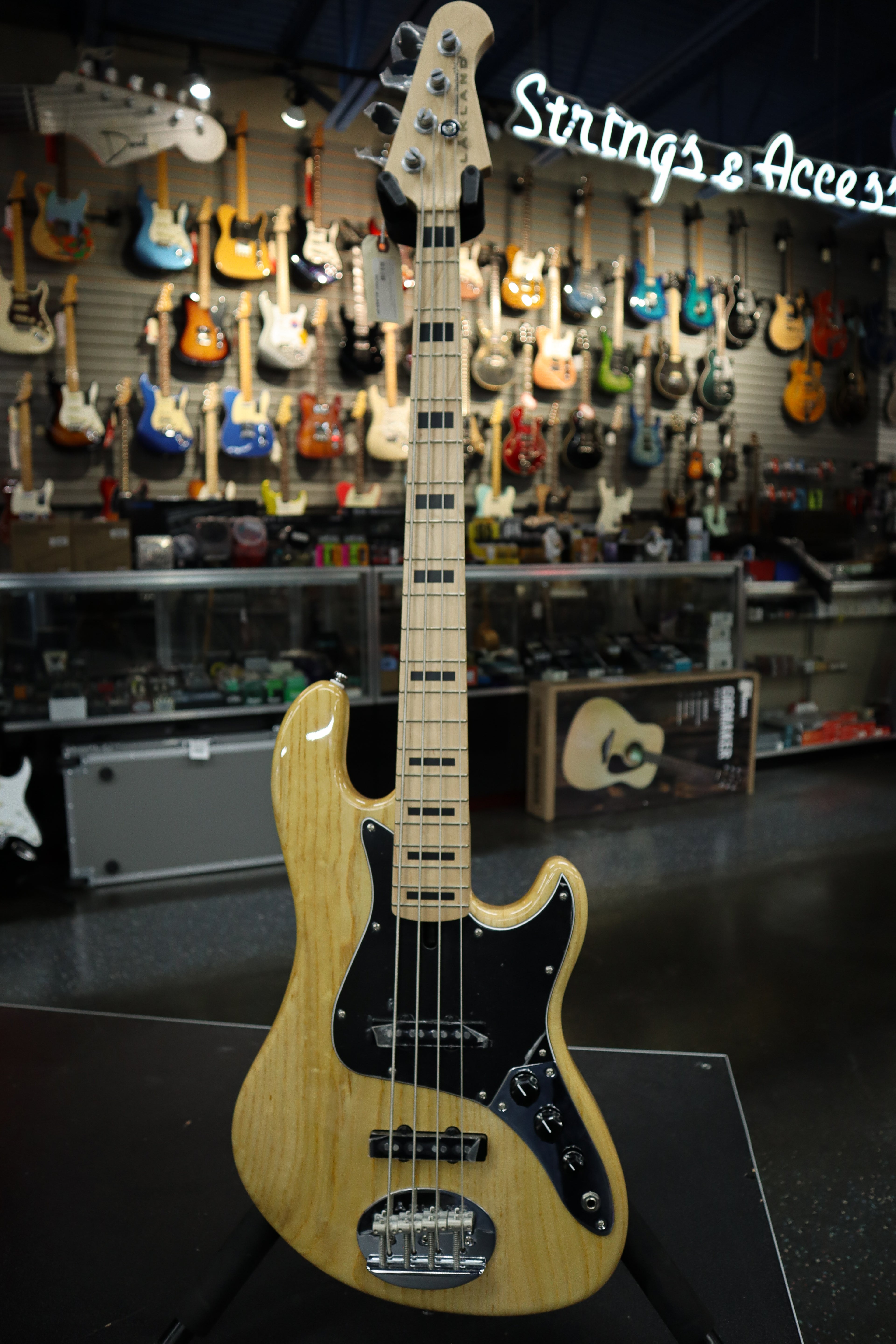 Lakland SKYLINEDJ4NTMP Skyline D Jones 4-Stg Bass MP FB