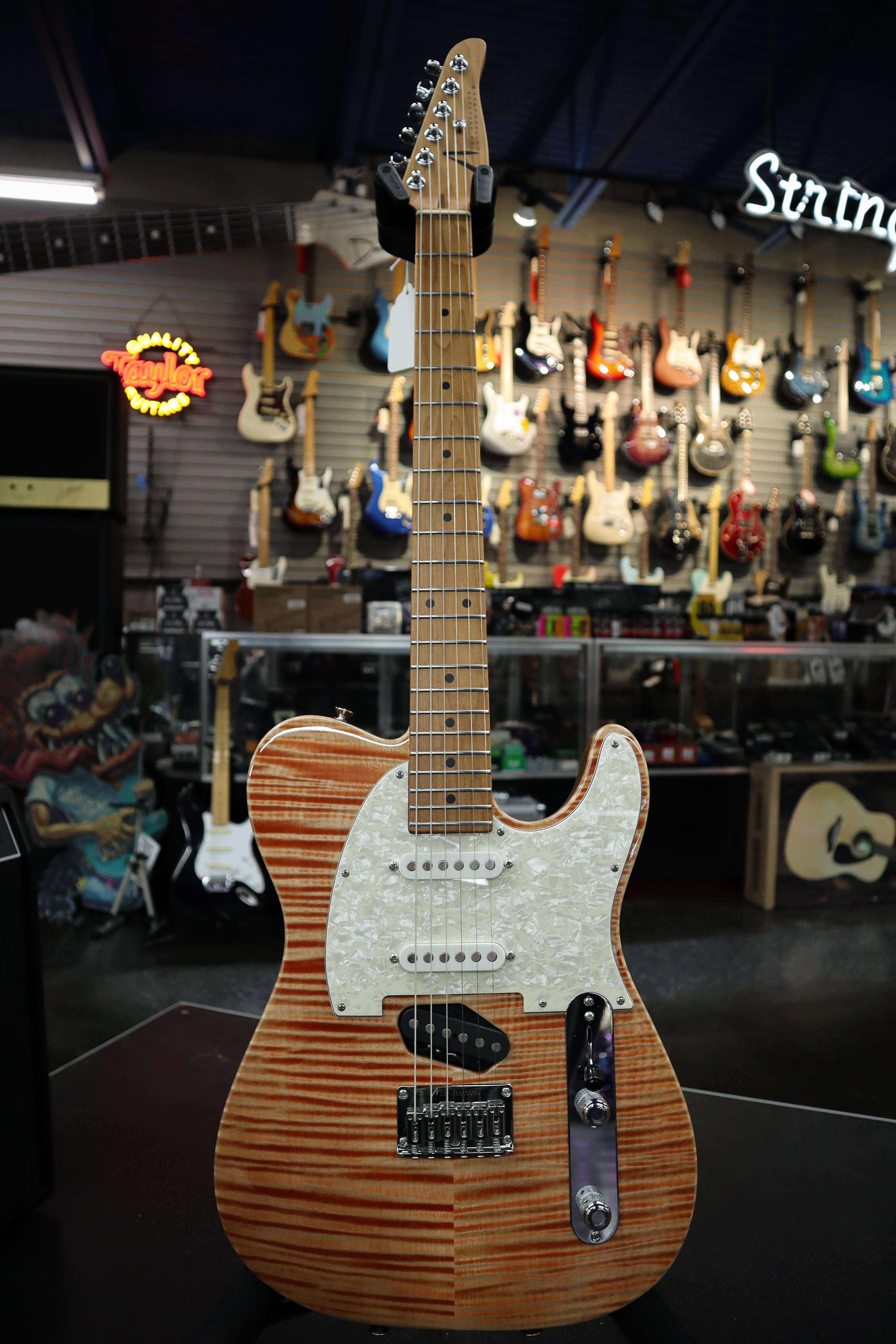 Tom Anderson Guitar 08-17-25A – MAE- Music Arts Enterprises, LLC