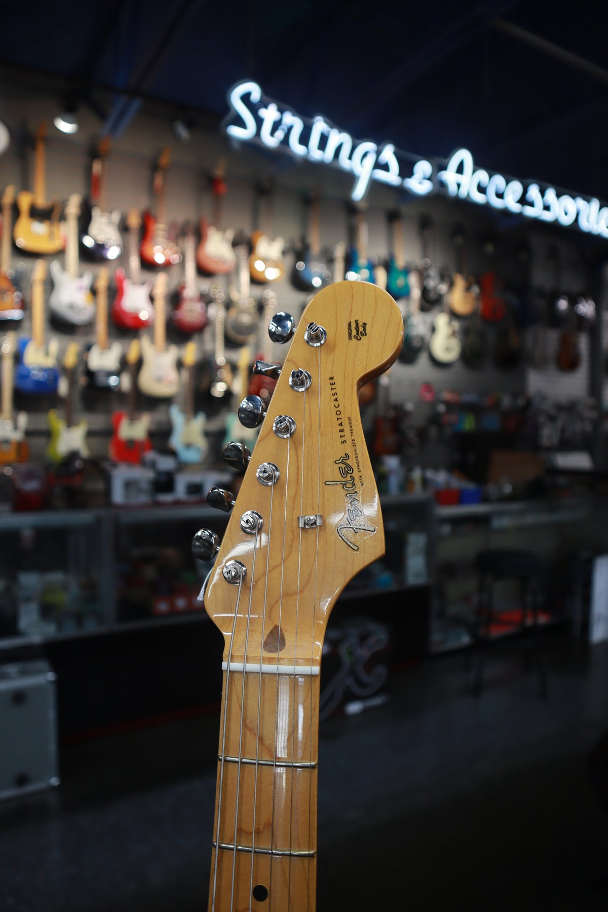 Fender 0110232803 American Vintage II 1957 Stratocaster®, Maple Fingerboard, 2-Color Sunburst