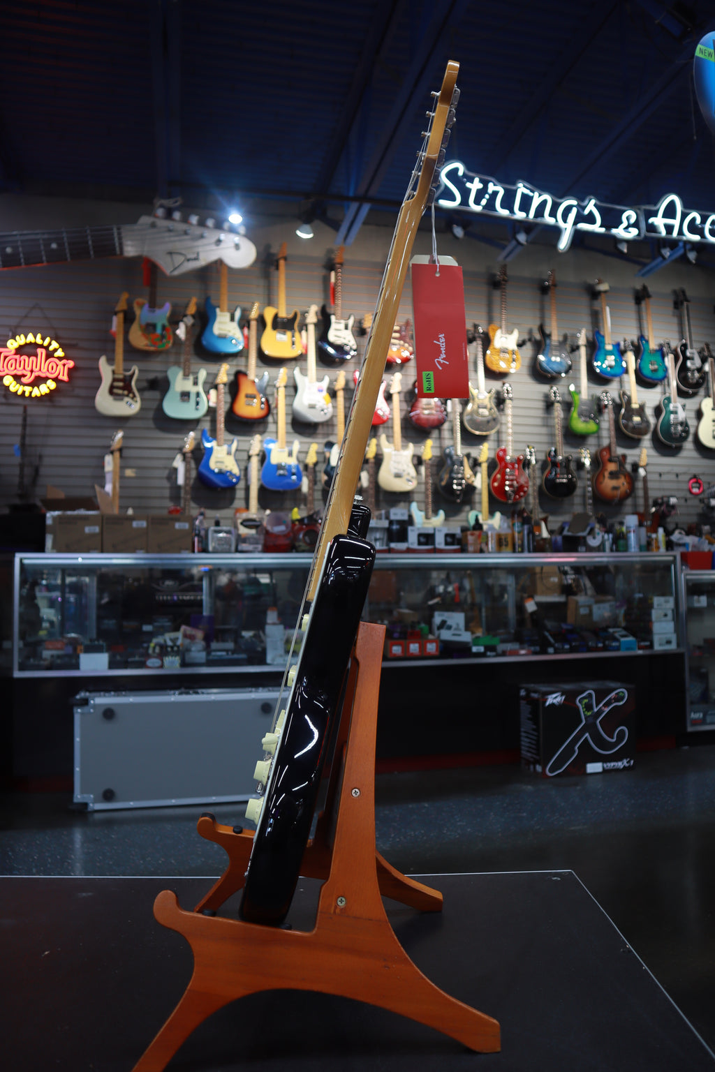 Fender 0110232803 American Vintage II 1957 Stratocaster®, Maple Fingerboard, 2-Color Sunburst
