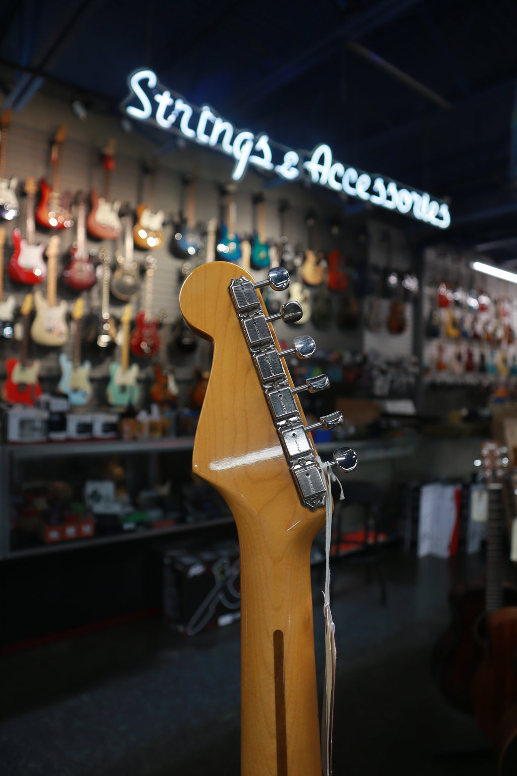 Fender 0110232803 American Vintage II 1957 Stratocaster®, Maple Fingerboard, 2-Color Sunburst