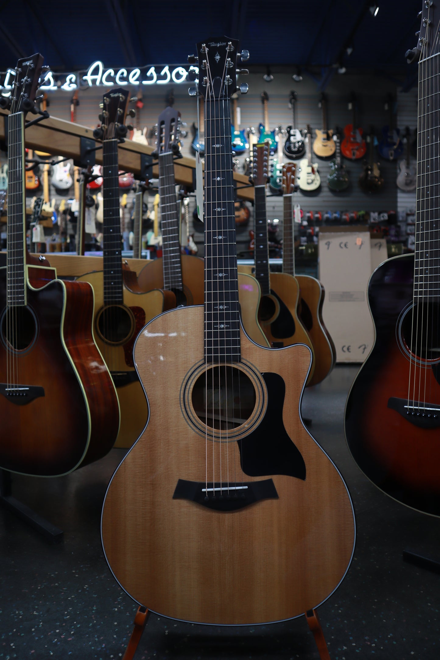 TAYLOR 314CE Cutaway Acoustic Electric Guitar