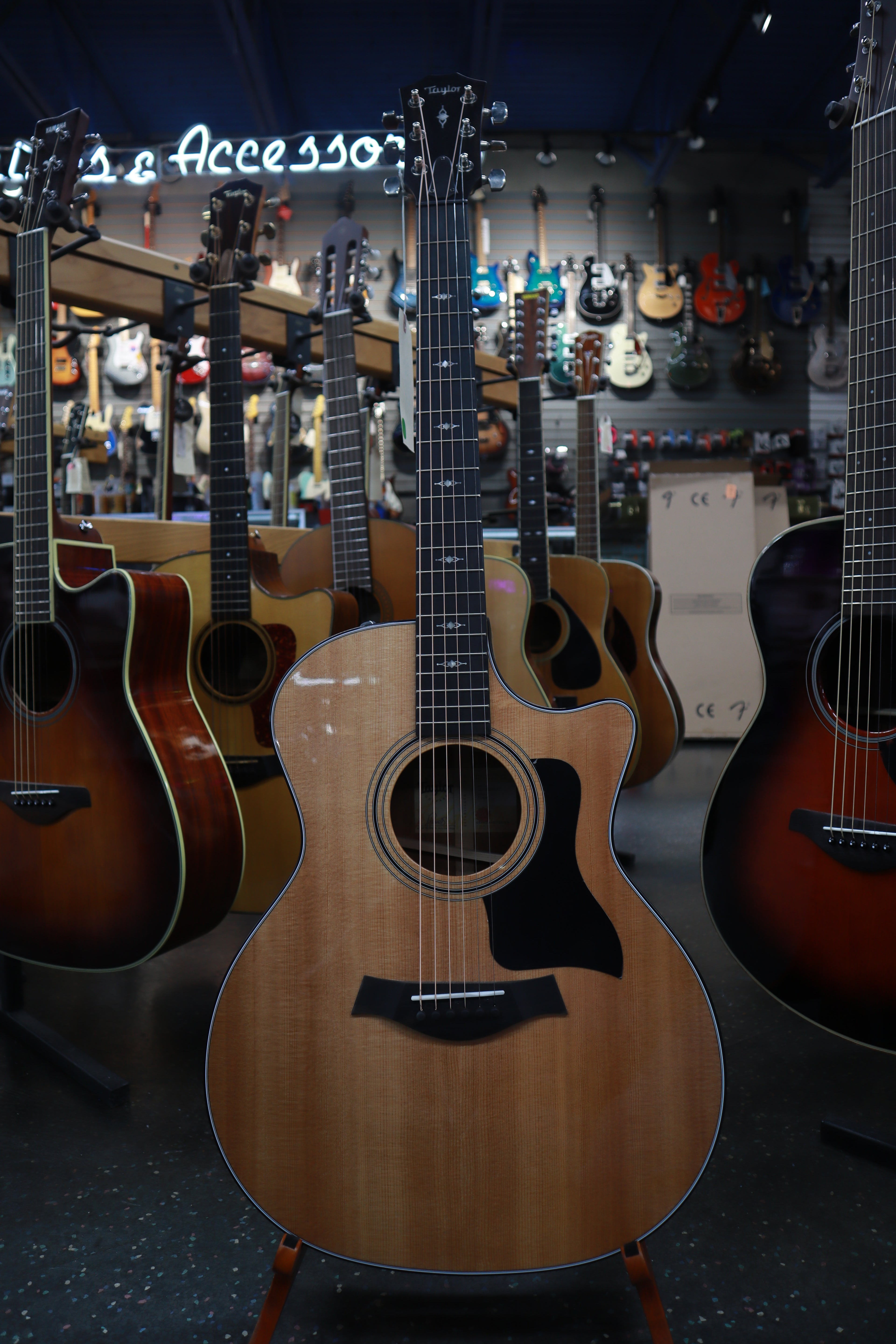 TAYLOR 314CE Cutaway Acoustic Electric Guitar