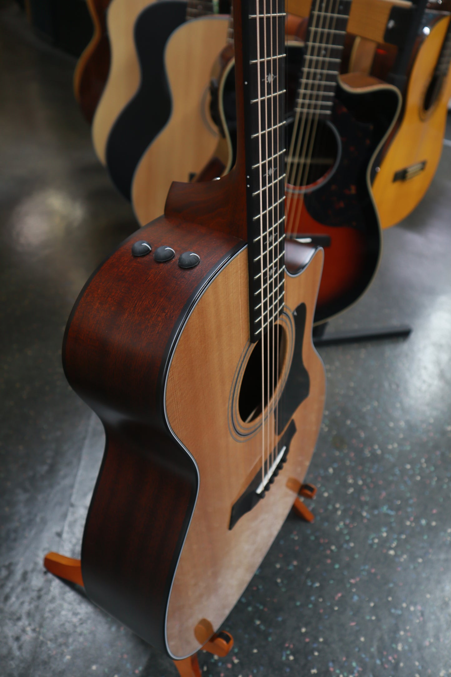 TAYLOR 314CE Cutaway Acoustic Electric Guitar
